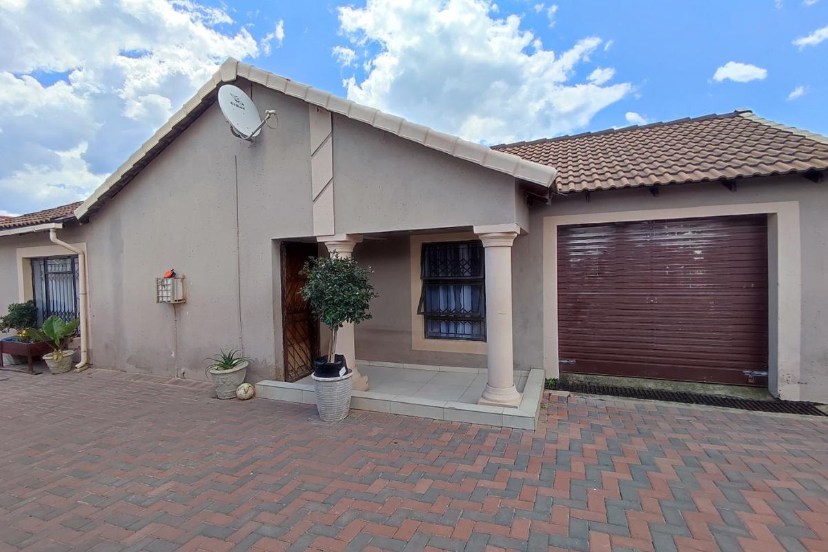 3 Bedroom House  for Sale in Cosmo City - Photo 3