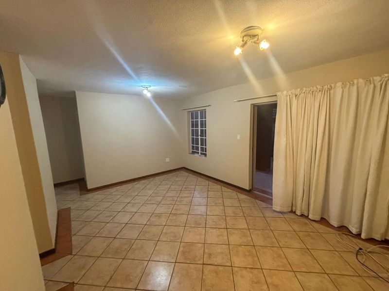2 Bedroom ground unit in Mooikloof Ridge - Photo 4
