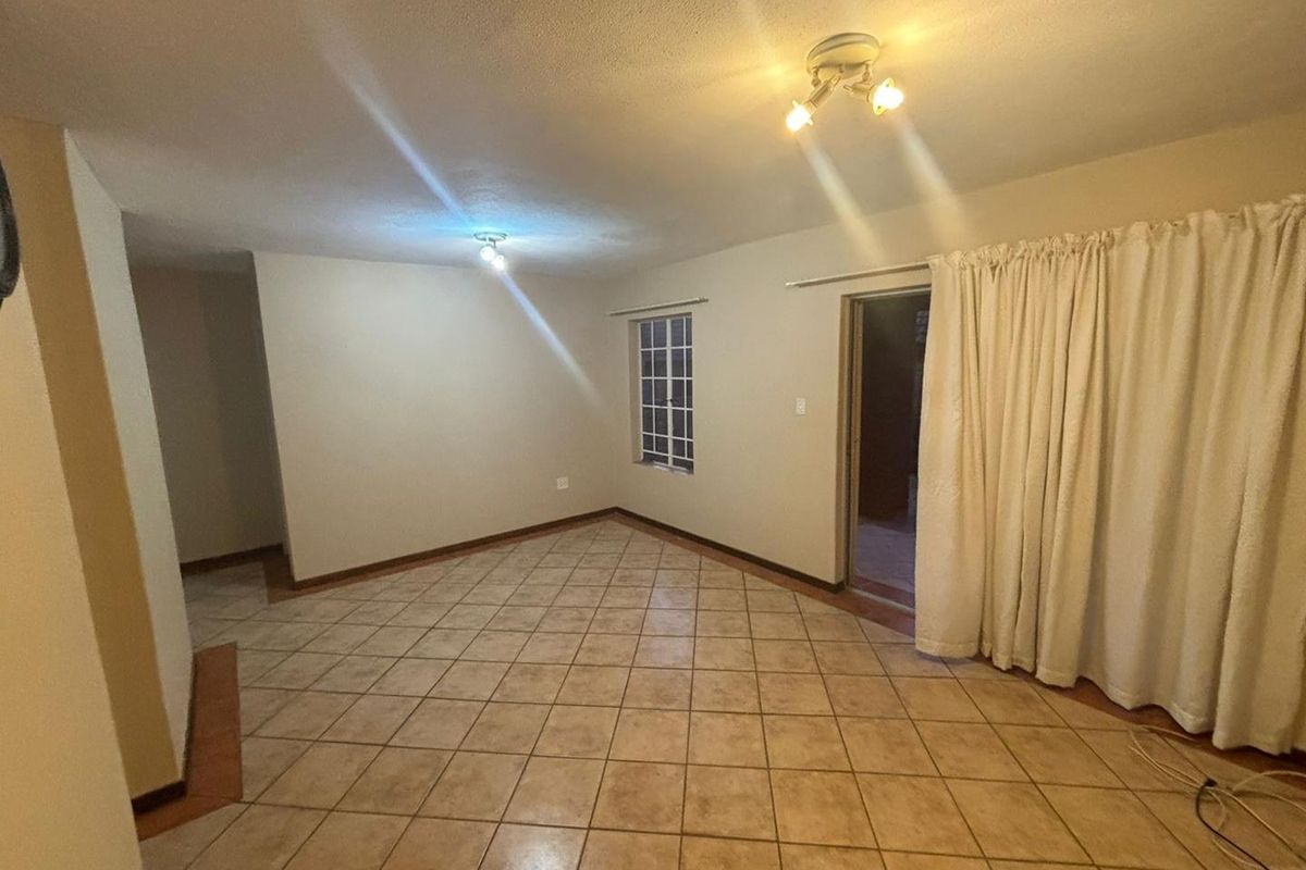 2 Bedroom ground unit in Mooikloof Ridge - Photo 4