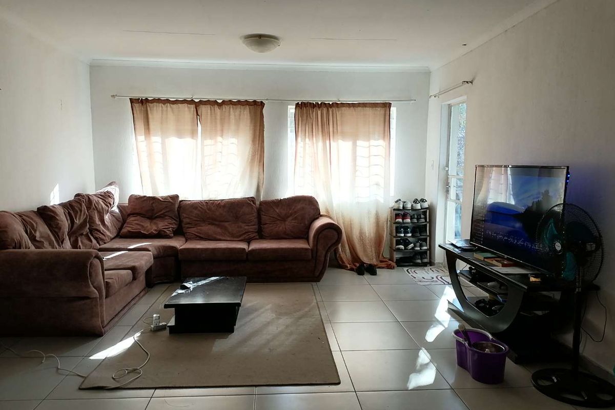 2 Bedroom Apartment in Oakwood Mews Germiston - Photo 4