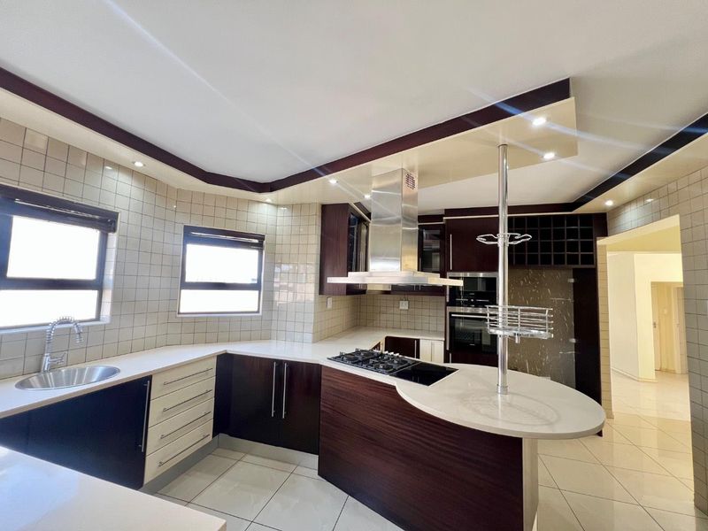 For Sale: Stunning Double-Story 5-Bedroom, 3-Bathroom Family Home - Photo 4