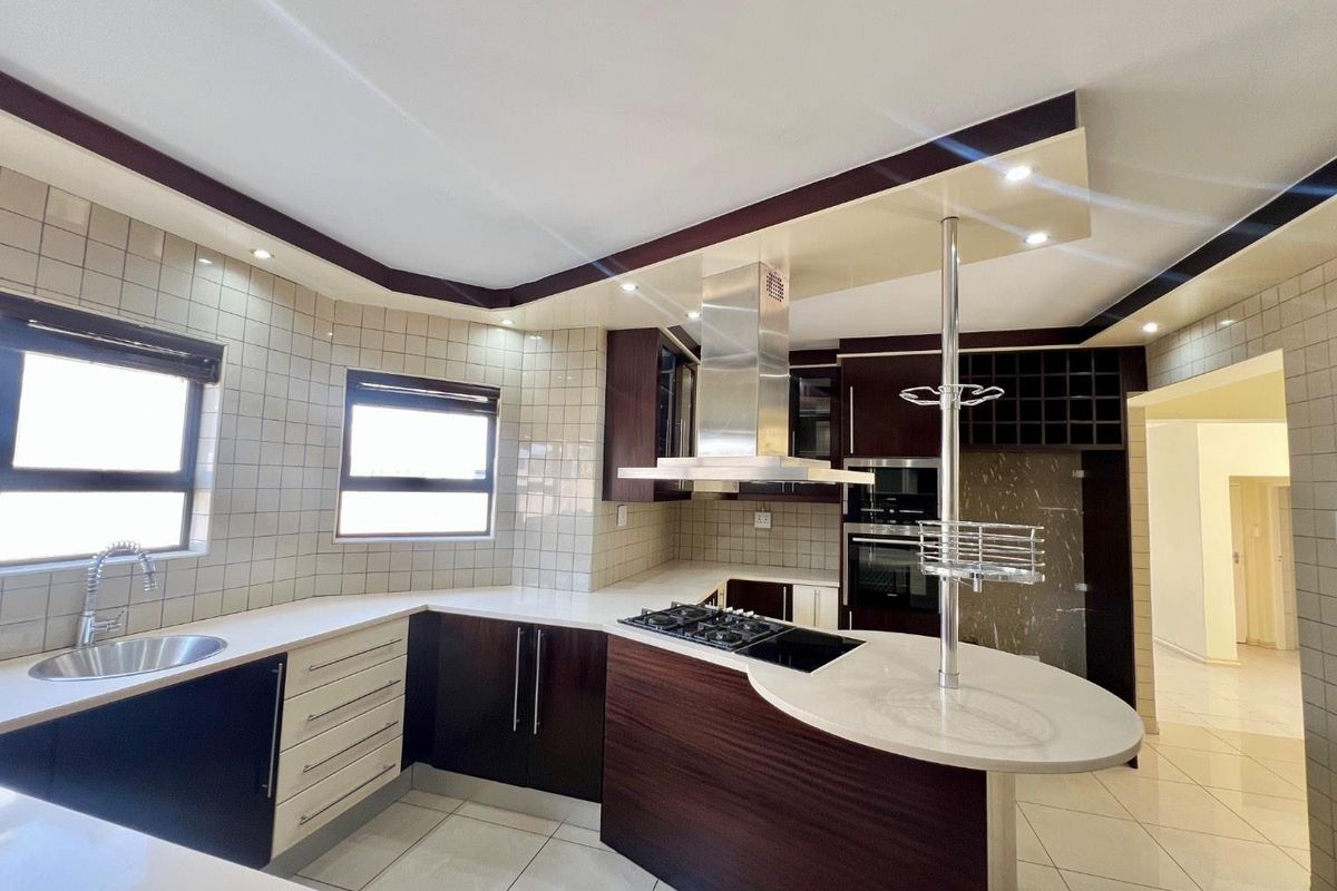 For Sale: Stunning Double-Story 5-Bedroom, 3-Bathroom Family Home - Photo 4