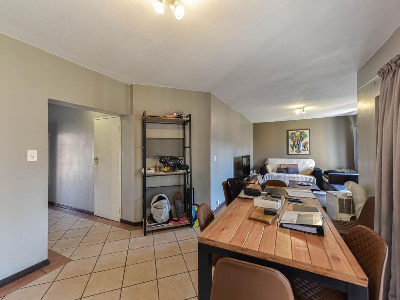 Neat, large three bedroom townhouse in security complex - Moreleta Park - Photo 5