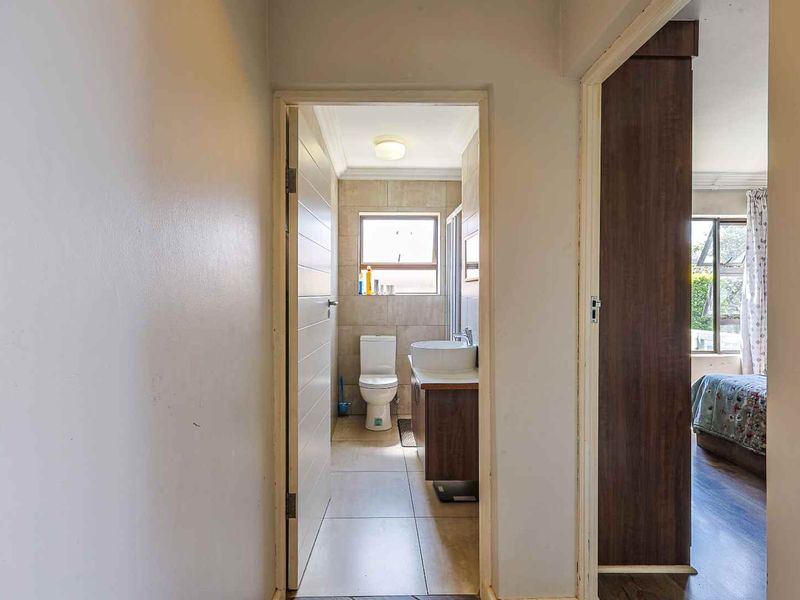 Stylish Family Living with Space, Flow & Exceptional Comfort in Pretoria East - Photo 5