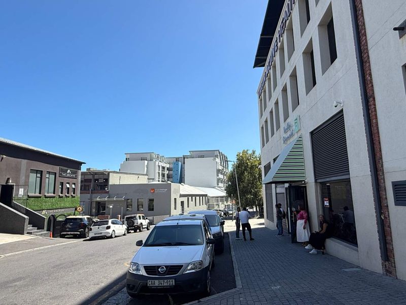 154m2 retail unit to let at Wembley Square near entrance - Photo 3