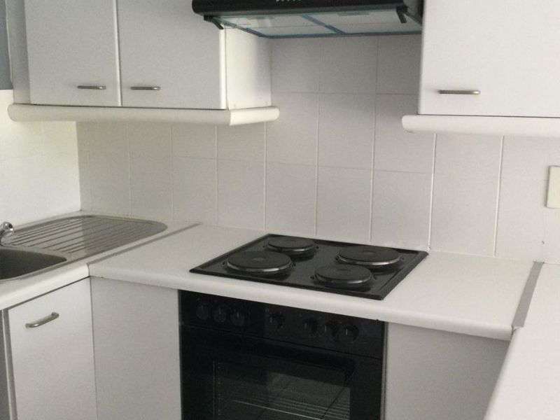 Studio Apartment for Rent in the Secure Fairview Estate In Vredehoek - Available from 1st May 2026 - Photo 8