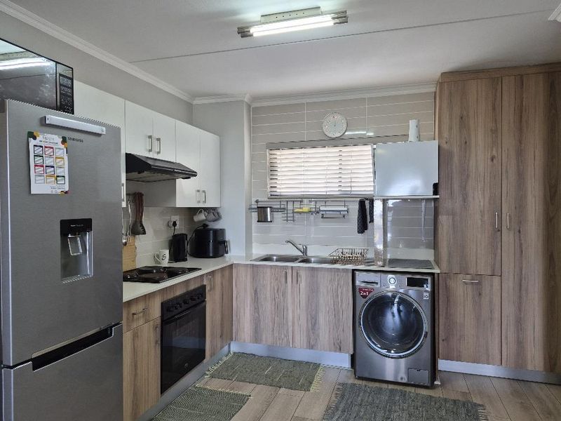 Stunning two-bedroom in Greenpark Lifestyle complex - Photo 5