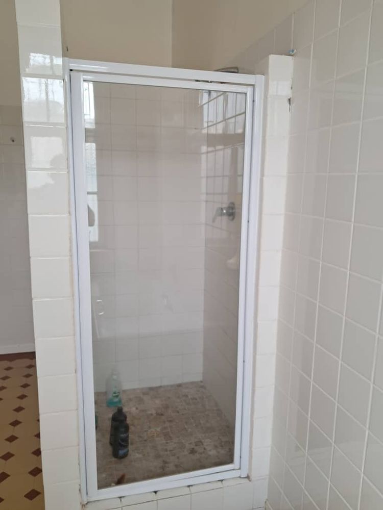 main bebroom en-suit w/c