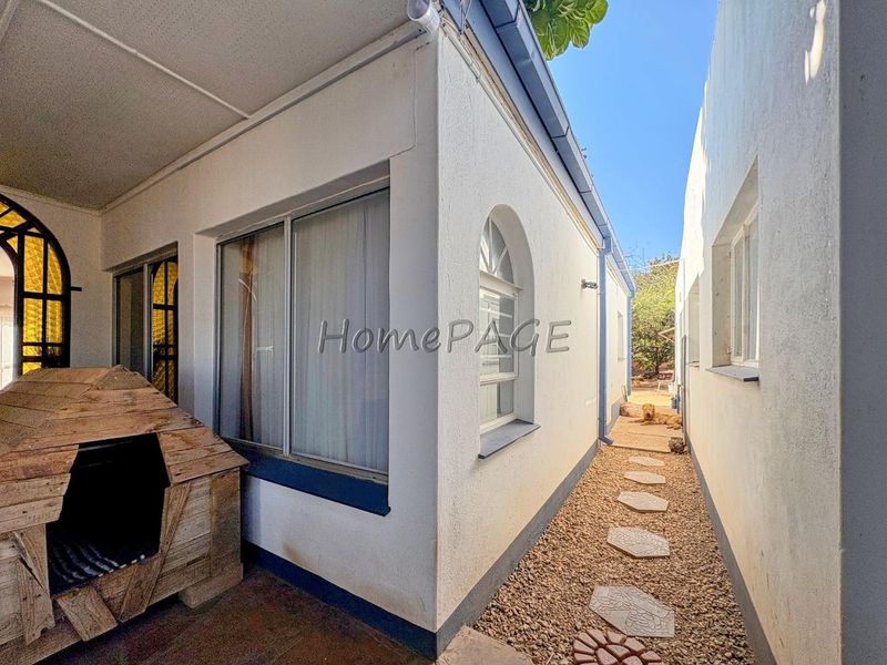 Otjiwarongo:  4 Bedr home with 1 Bedr Flat is for Sale - Photo 7