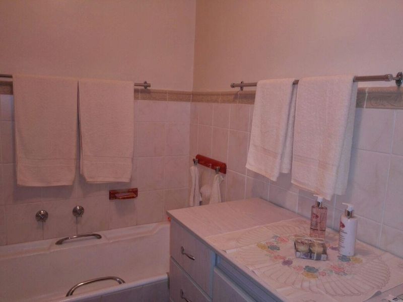 3 Bedroom Duplex For Sale in Windsor East - Photo 5