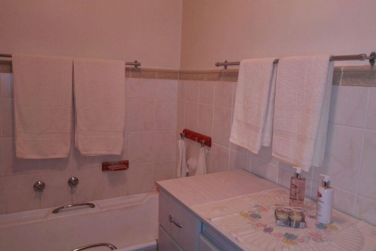 3 Bedroom Duplex For Sale in Windsor East - Photo 5
