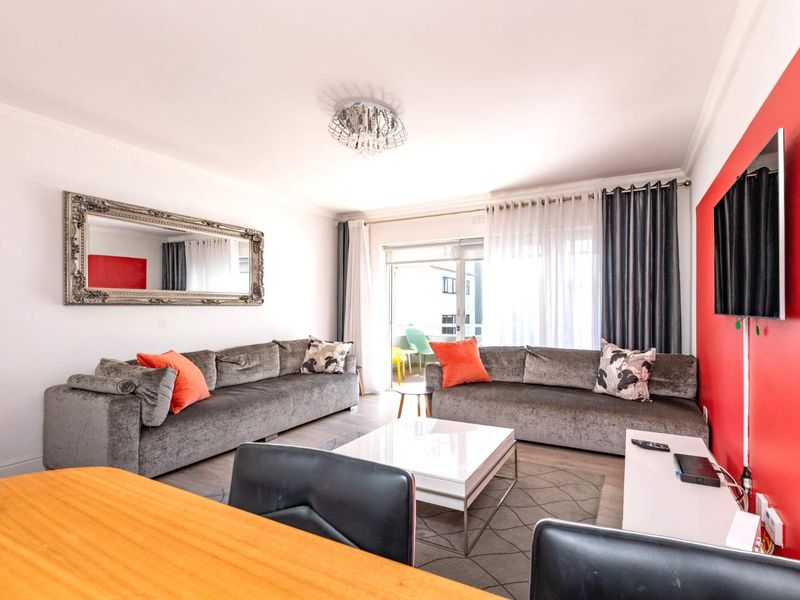 Make an offer on most sought after 2 Bedrooms on the Beach Front Sea Point - Photo 7