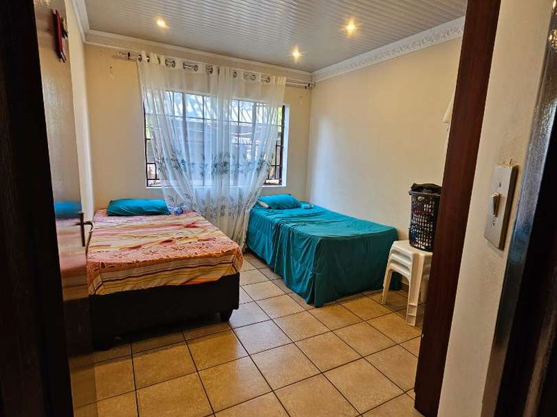 3 bedroom house in the heart of Theresapark - Photo 8