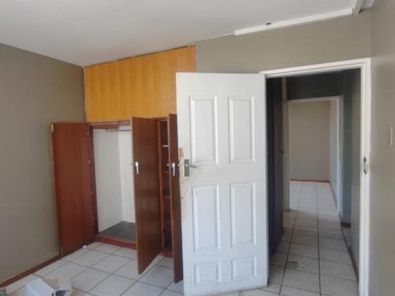 Unlock Potential in This Spacious 3-Bedroom Apartment - Photo 9