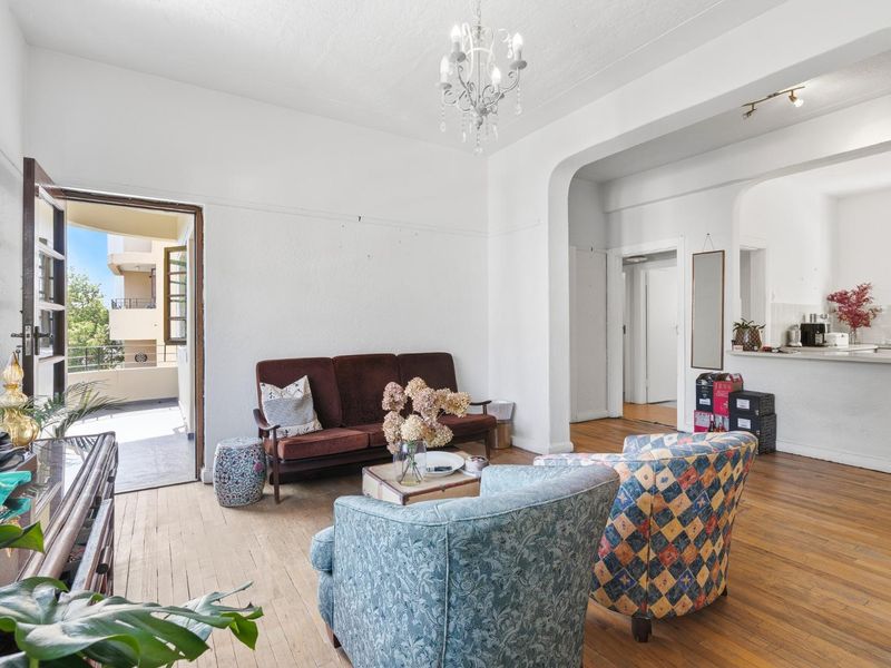 Charming Art Deco Corner Apartment with North Facing Views in Upper Gardens - Photo 9