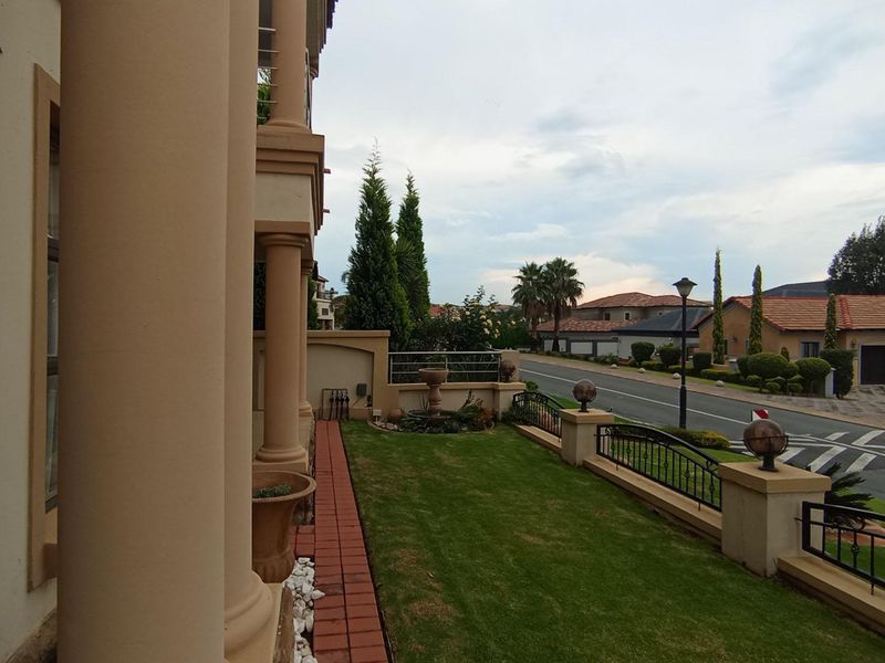 BLUE VALLEY GOLF & COUNTRY ESTATE - 5 BEDROOM HOUSE - Photo 4