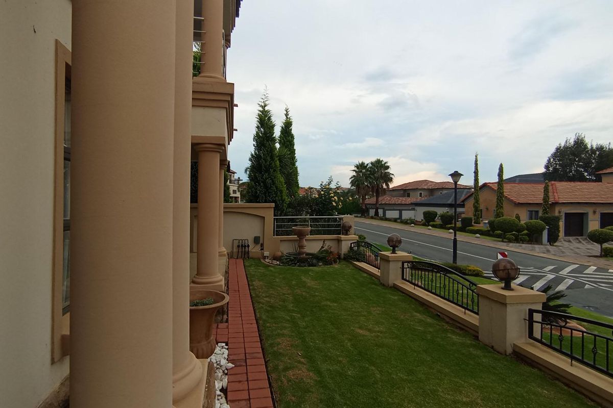 BLUE VALLEY GOLF & COUNTRY ESTATE - 5 BEDROOM HOUSE - Photo 4