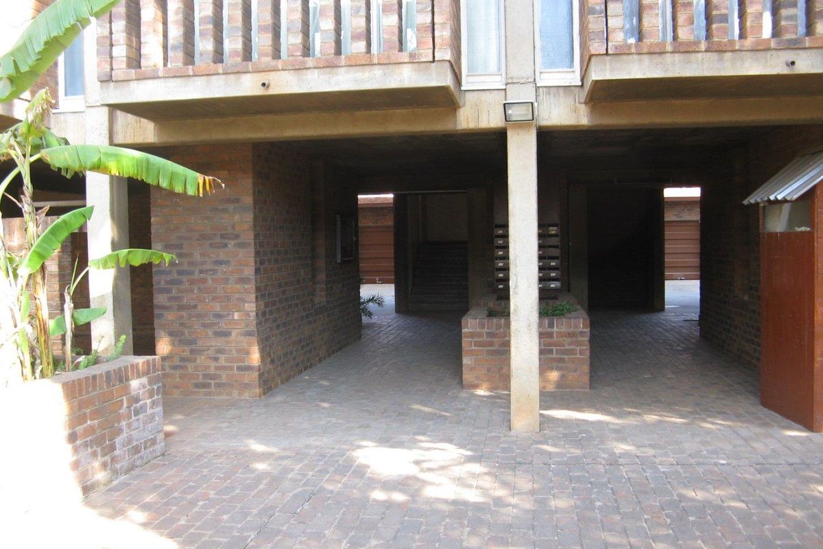 BACHELOR FLAT TO RENT IN ARCADIA - Photo 4