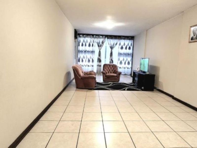 2 Bedroom Apartment for Sale - Photo 4