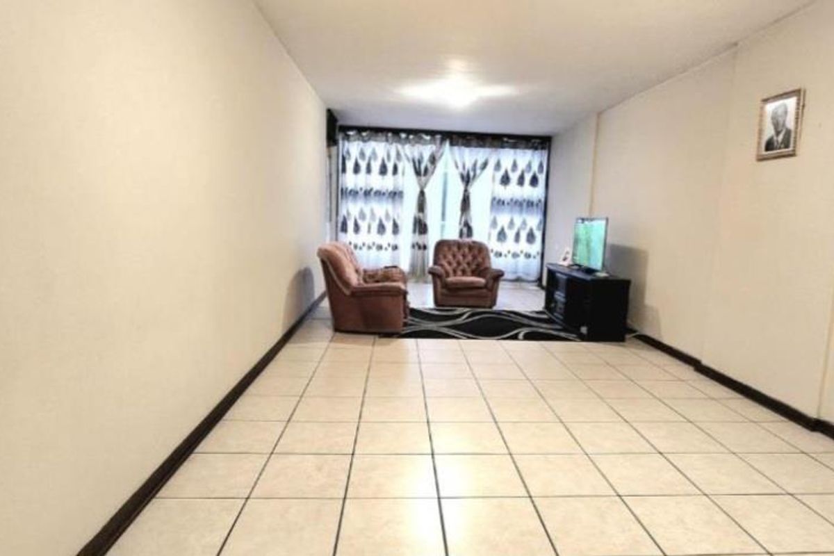 2 Bedroom Apartment for Sale - Photo 4