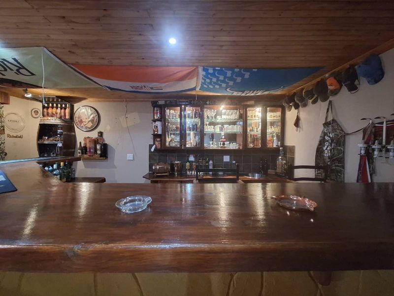 Spacious Home - Entertainer's Dream - Photo 4