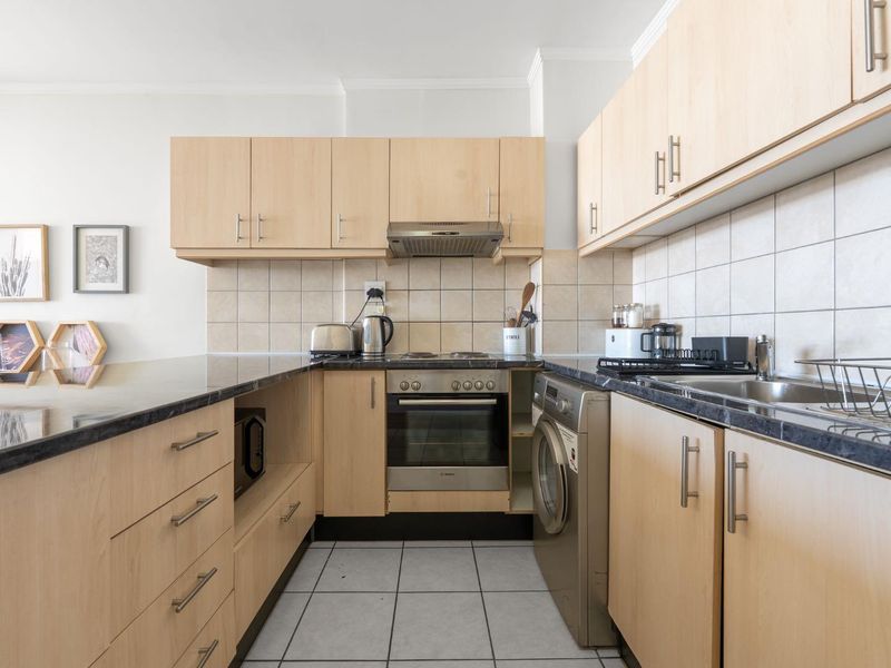 Exclusive Mandate | Elegant Two-Bedroom Apartment with Iconic Views at The Four Seasons - Photo 4