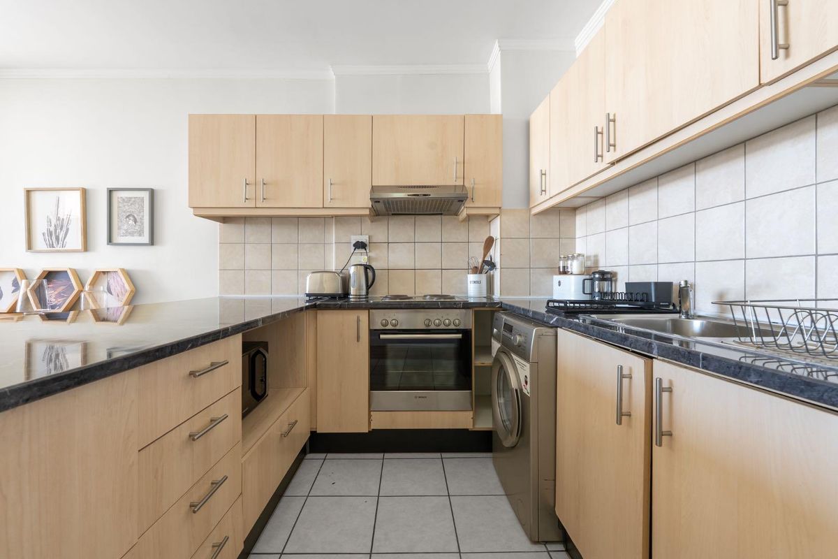 Exclusive Mandate | Elegant Two-Bedroom Apartment with Iconic Views at The Four Seasons - Photo 4