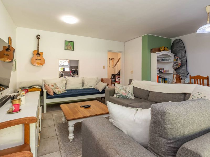 Secure double story townhouse in small complex of 5 units. - Photo 7