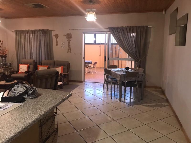 GORGEOUS AND SPACIOUS 2 BEDROOM UNIT FOR SALE IN MARIENTAL (JEANDRE AVENUE) - Photo 3