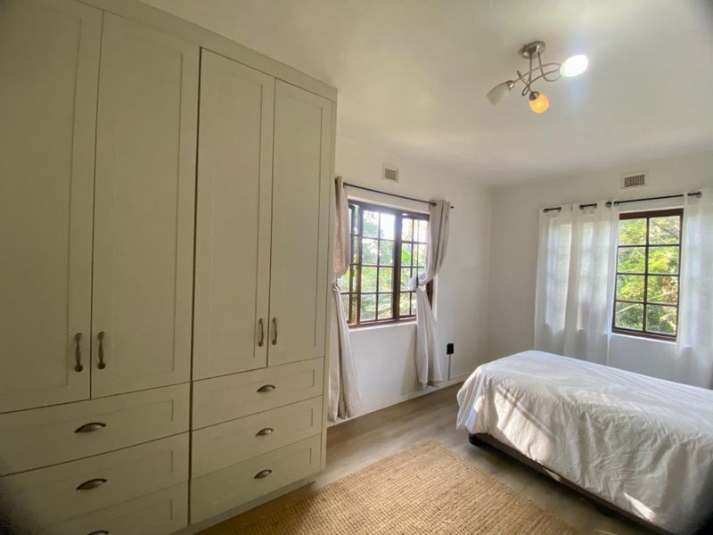 CHARMING THATCH HOME WITH LOFT & PET-FRIENDLY GARDEN! - Photo 7