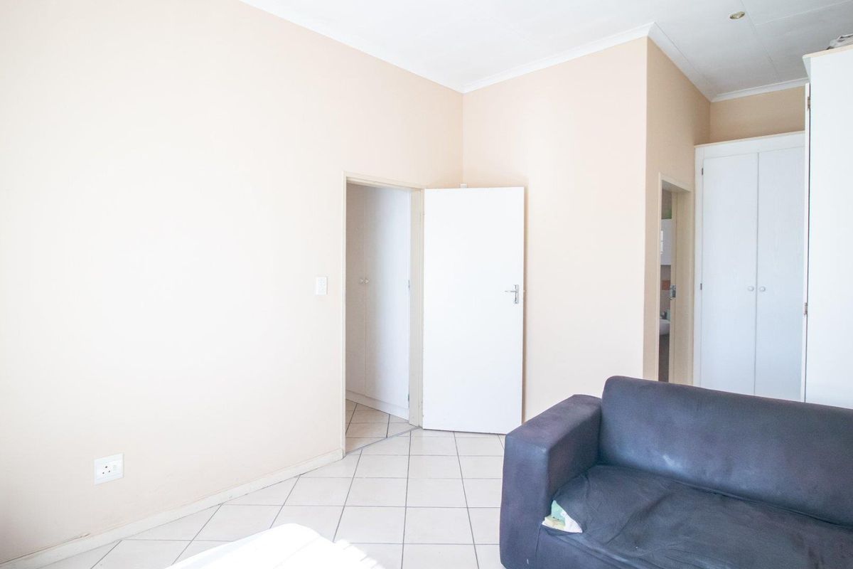 3 Bedroom 2 bathroom home - Photo 3