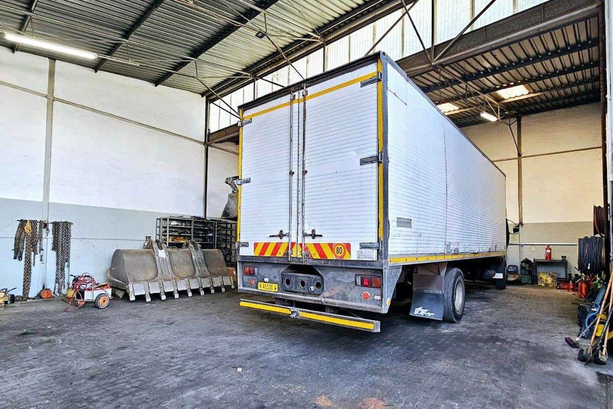 Warehouse for sale in Southern Industrial Area - Photo 2