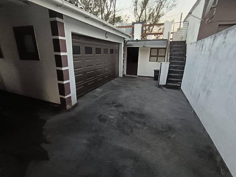 Stylish Family Living with a Separate 2-Bedroom Outbuilding - Photo 2