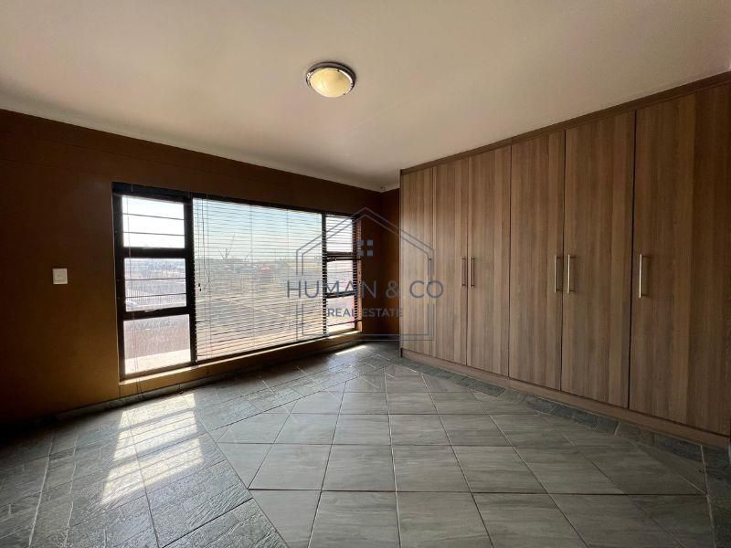 8 Bedroom house close to Harbour and Lagoon! - Photo 10