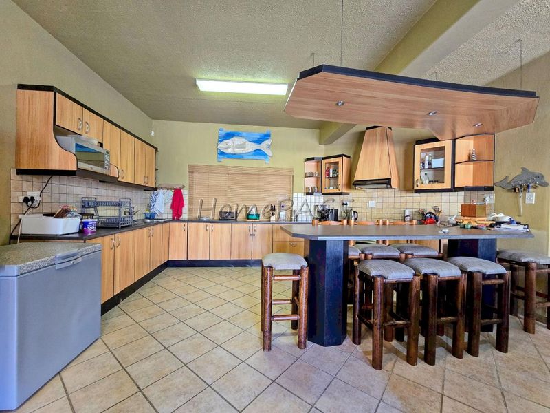 Long Beach Ext 1, Walvis Bay:  Rustic, INTERESTING Home is for sale - Photo 9