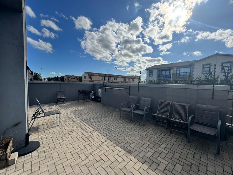 Modern two bedroom ground floor apartment - Photo 9