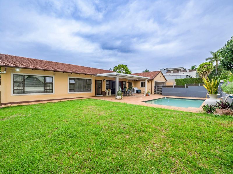 HENDRA - MUCH LOVED FAMILY HOME ON DEAD FLAT LAND WITH 2 BEDROOM COTTAGE - Photo 3