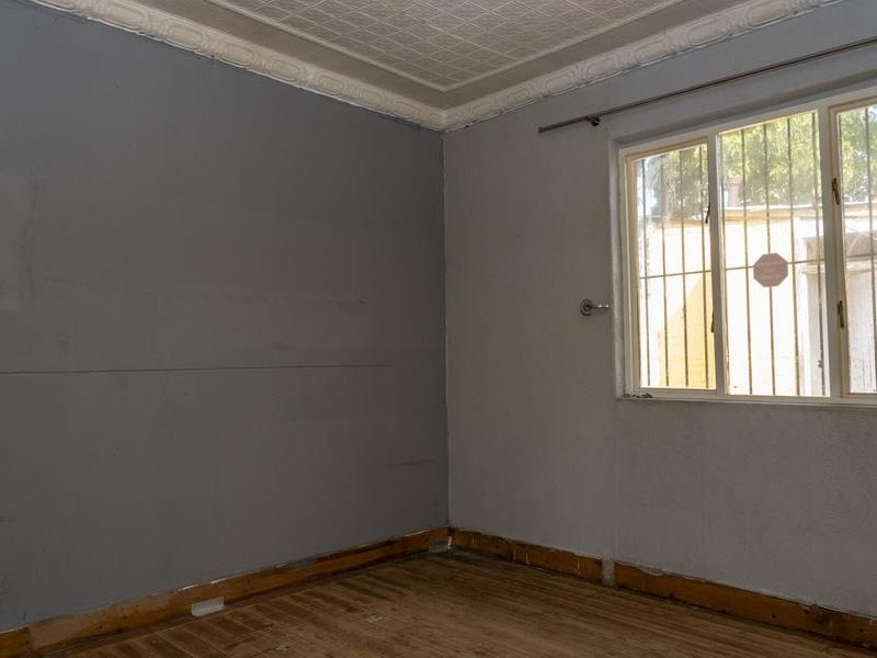 CHARMING 3-BEDROOM HOME IN KENSINGTON - Photo 9