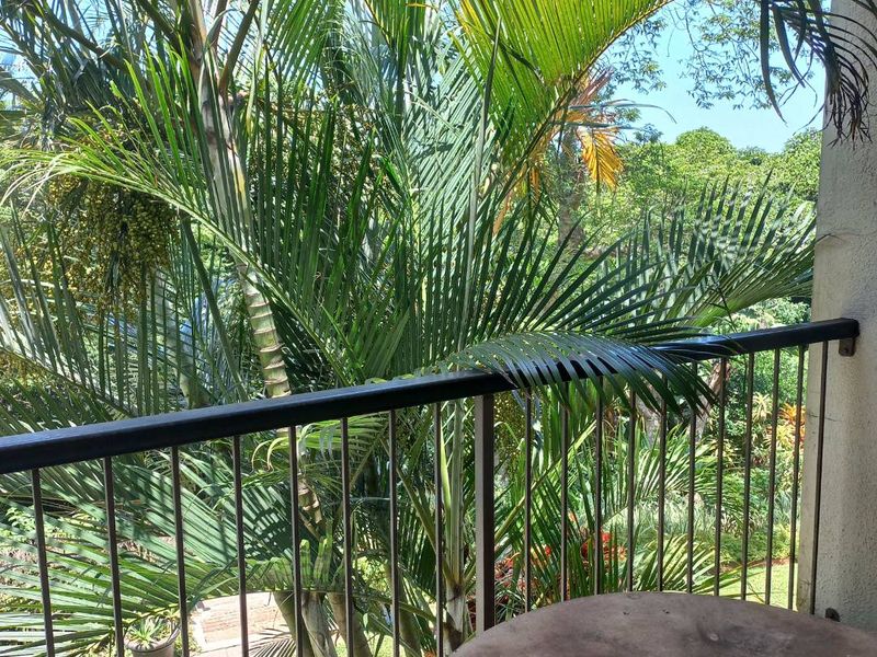 Sea-Facing Three-Bedroom Apartment for Sale in a Well-Managed Estate - Photo 2