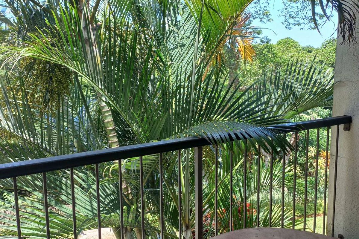 Sea-Facing Three-Bedroom Apartment for Sale in a Well-Managed Estate - Photo 2