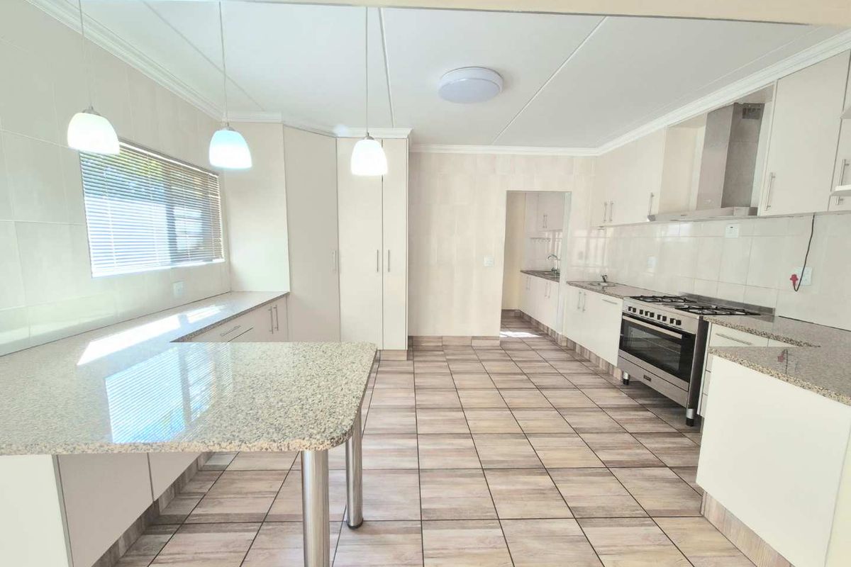 Luxury Living in the Heart of the North - Photo 2