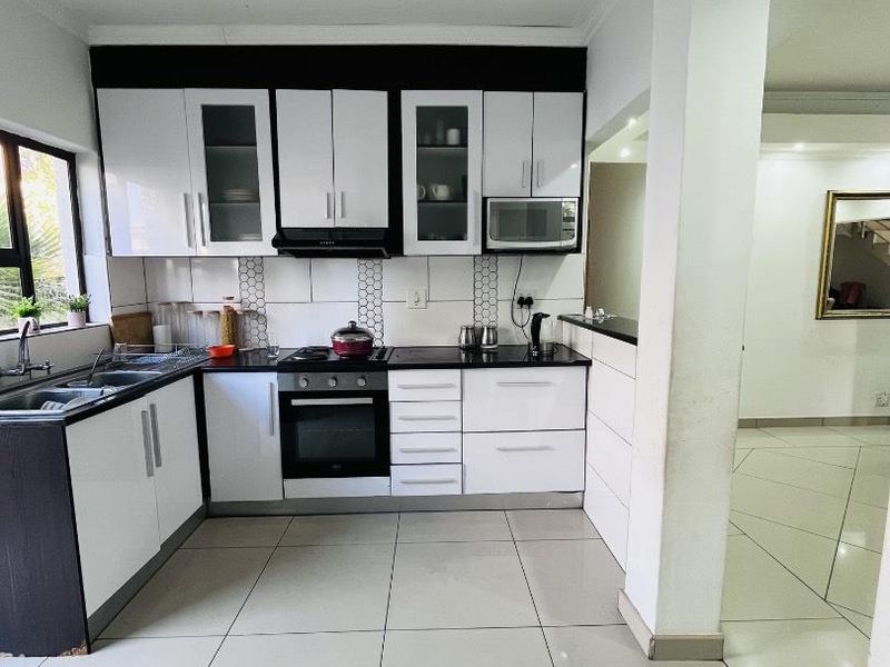 Modern 5-Bedroom Double-Storey Home For Sale in Cimbebasia | N$2,550,000 - Photo 5