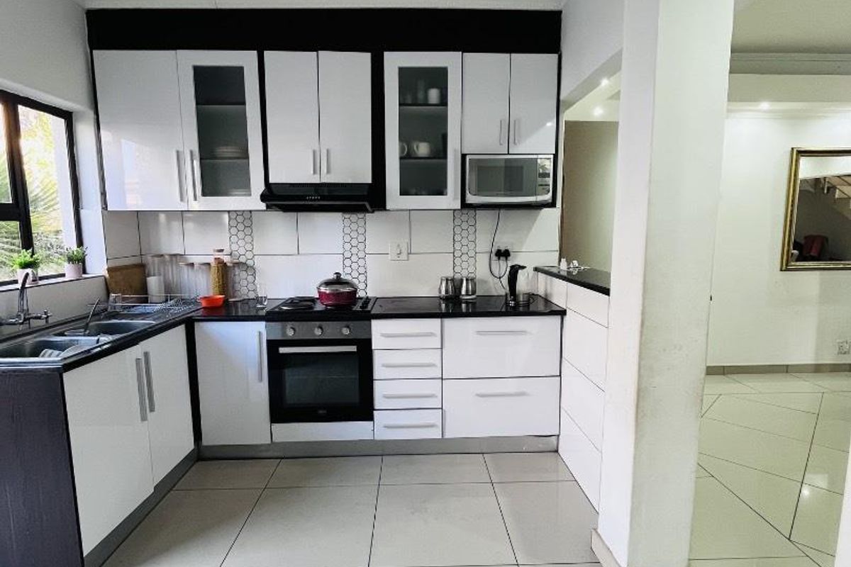 Modern 5-Bedroom Double-Storey Home For Sale in Cimbebasia | N$2,550,000 - Photo 5