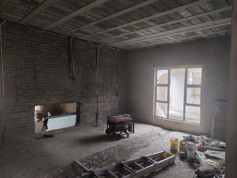 Unpolished Diamond in Lakefield Benoni -6 Bedroom Mansion -Investors and Renovators Dream - Photo 6