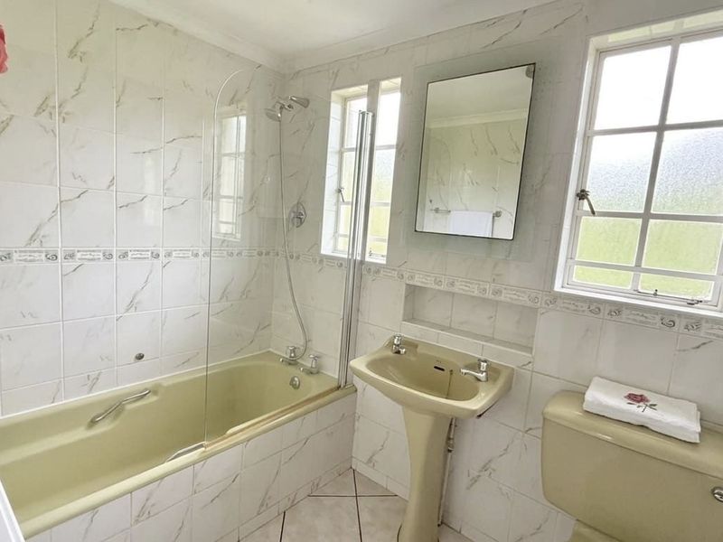 Spacious Family Home for Sale in Oak Park - Photo 5