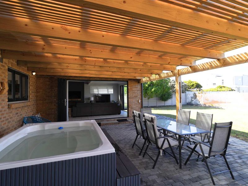 This Is What Coastal Living Was Always Meant to Feel Like! - Photo 10