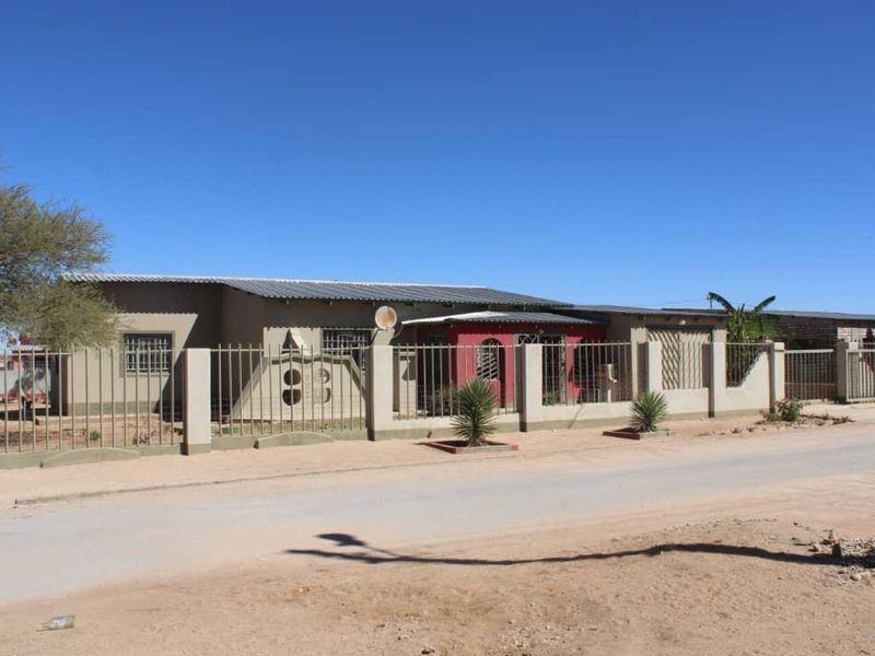 Three bedrooms house for sale in Outjo,  Selling Price N$1200000 (cost included), erf size 795 sqm - Photo 1