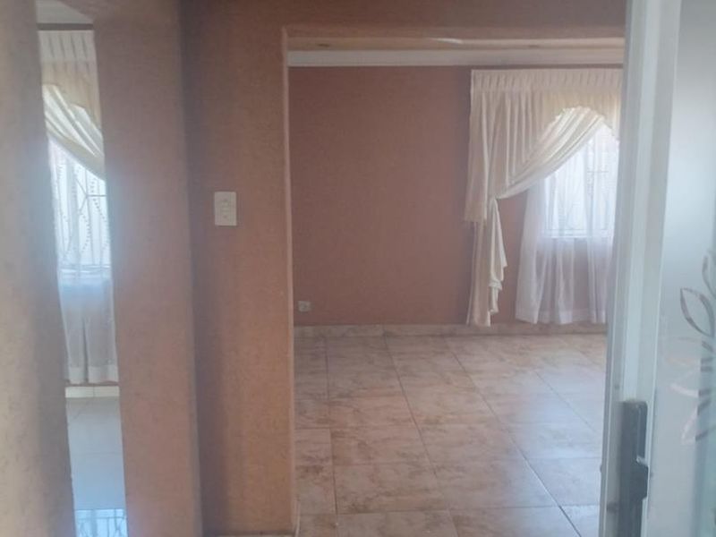 3 Bedroom in Mamelodi - Photo 7