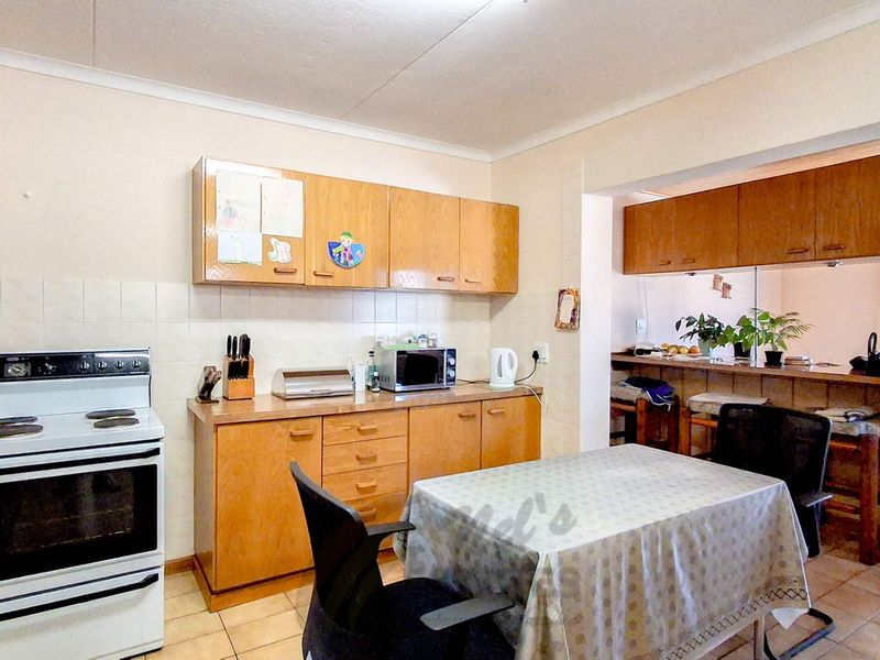 Golden Oldie For Sale in Vineta,Swakopmund - Photo 3