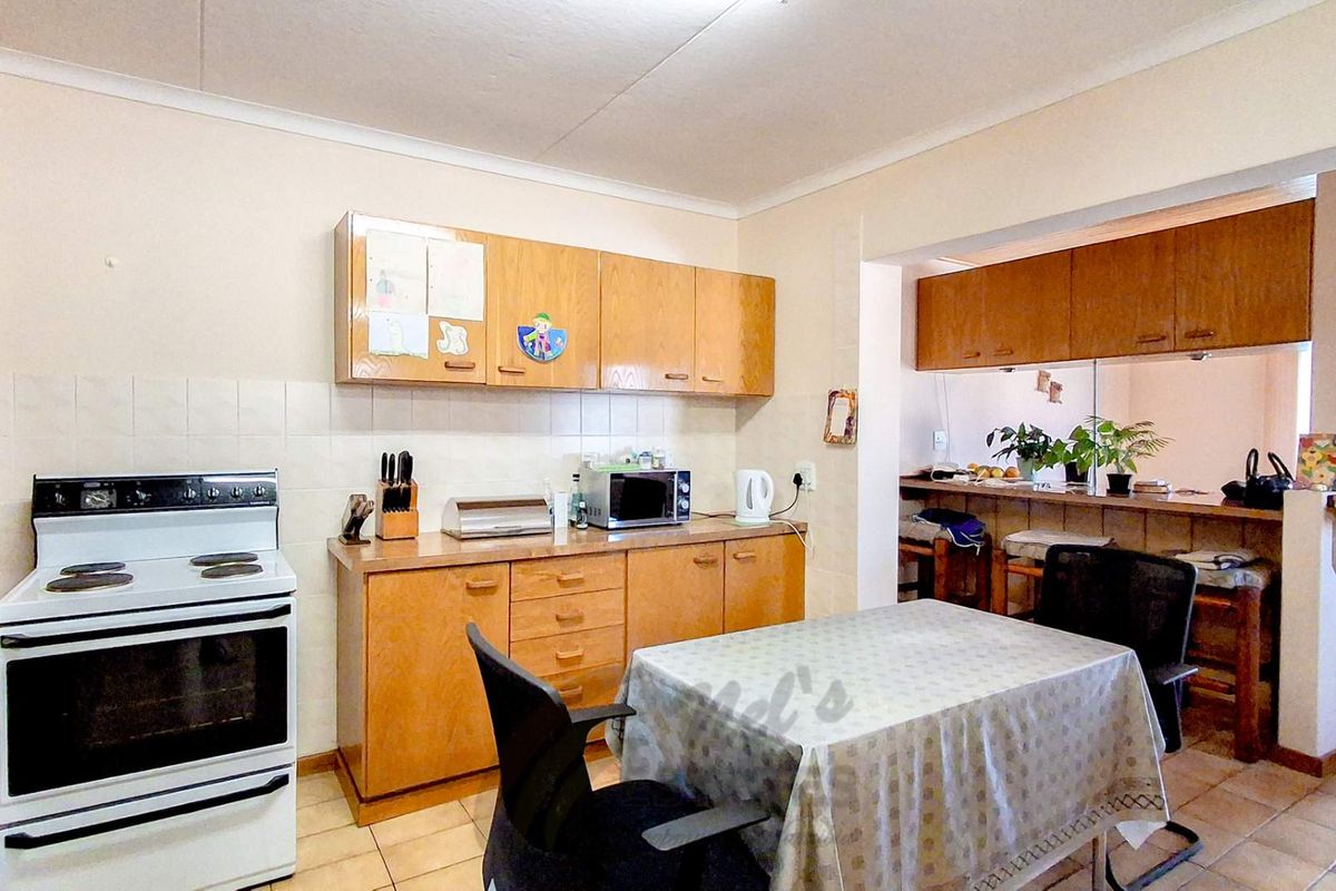 Golden Oldie For Sale in Vineta,Swakopmund - Photo 3